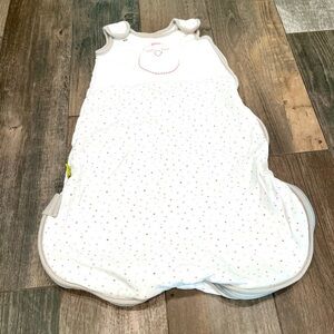 Baby Nested Zen Classic Sleep Sack Size Small 0-6 Months Infant white & pink